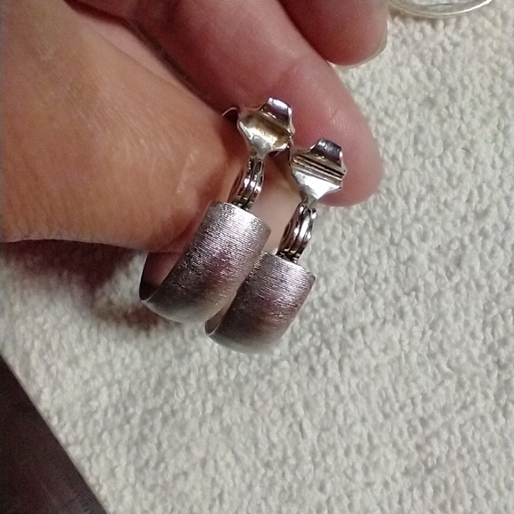 Silvertone clip wide large hoop earrings matte finish - Picture 1 of 4